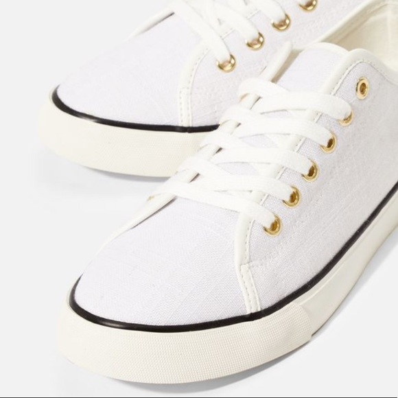 White Flat Sneakers — Size 8.5 - Picture 4 of 5